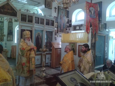 Митрополит Викентий вручил награду старейшему священнику самаркандского благочиния
