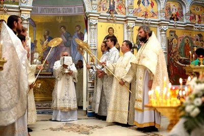 На праздник Преображения Господня митрополит Викентий освятил яблоки и виноград