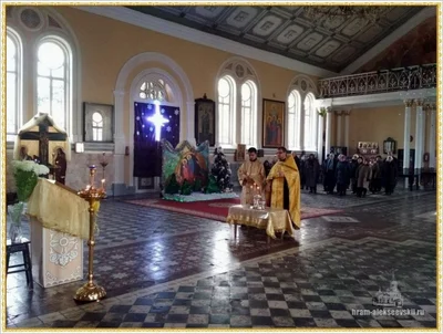Дорогие братья и сестры, поздравляем Вас с Рождеством Христовым!