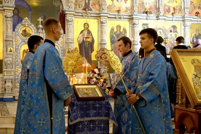 В праздник Введения во храм Пресвятой Богородицы митрополит Викентий совершил пресвитерскую и диаконскую хиротонии