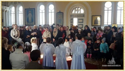 Дорогие братья и сестры, поздравляем Вас с Рождеством Христовым!