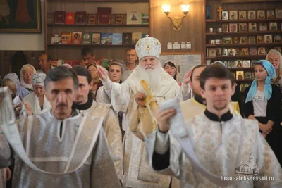 В Самарканде митрополит Викентий совершил Литургию, Таинство Крещения и освятил купол для Свято-Георгиевского храма
