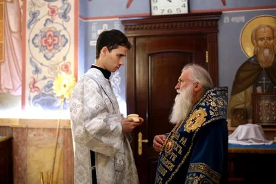 В праздник Казанской иконы Божией Матери в соборе митрополит Викентий совершил дьяконскую хиротонию