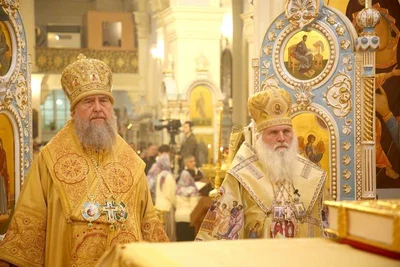 Одиннадцать архиереев молились в кафедральном соборе Ташкента за Божественной литургией