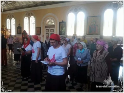 Радоница. Поделиться с нашими усопшими радостью Воскресения Христова.
