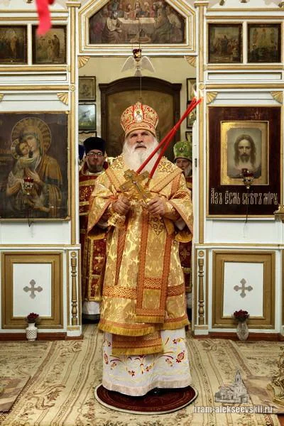 Митрополит Викентий наградил иерея Тимофея Сироджева правом ношения камилавки