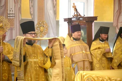 Одиннадцать архиереев молились в кафедральном соборе Ташкента за Божественной литургией