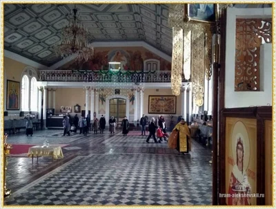 Дорогие братья и сестры, поздравляем Вас с Рождеством Христовым!