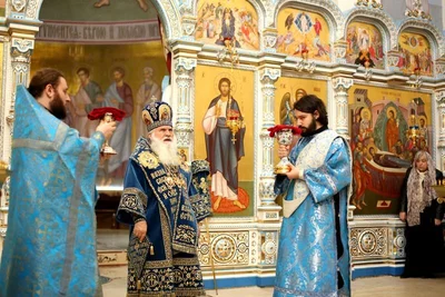 В праздник Казанской иконы Божией Матери в соборе митрополит Викентий совершил дьяконскую хиротонию