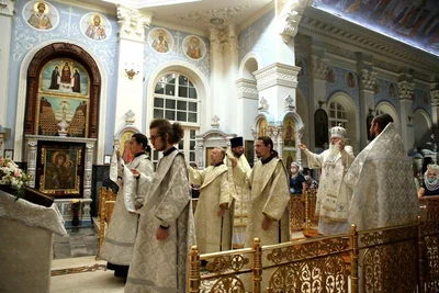 На праздник Преображения Господня митрополит Викентий освятил яблоки и виноград