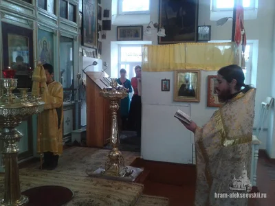 Митрополит Викентий вручил награду старейшему священнику самаркандского благочиния