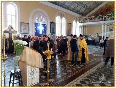 Дорогие братья и сестры, поздравляем Вас с Рождеством Христовым!
