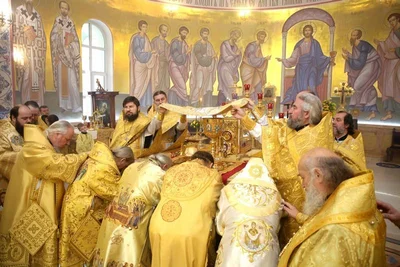 Одиннадцать архиереев молились в кафедральном соборе Ташкента за Божественной литургией