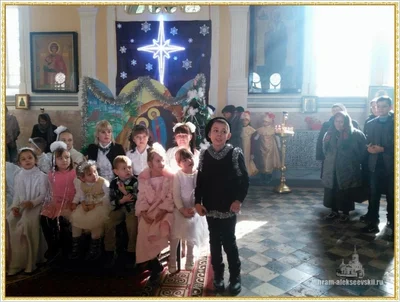 Дорогие братья и сестры, поздравляем Вас с Рождеством Христовым!