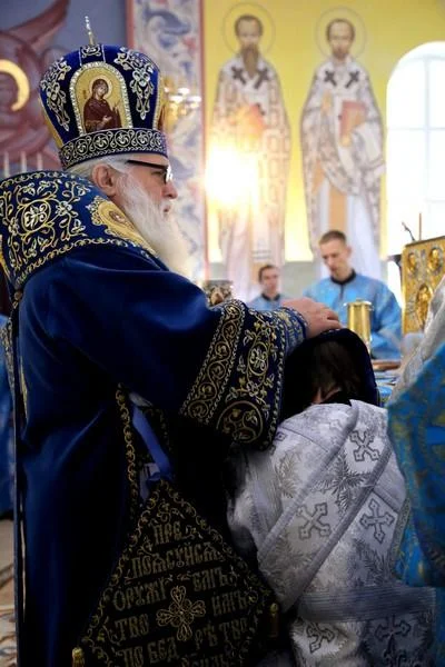 В праздник Введения во храм Пресвятой Богородицы митрополит Викентий совершил пресвитерскую и диаконскую хиротонии