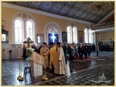 Дорогие братья и сестры, поздравляем Вас с Рождеством Христовым!