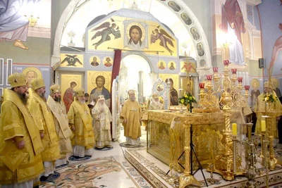 Одиннадцать архиереев молились в кафедральном соборе Ташкента за Божественной литургией