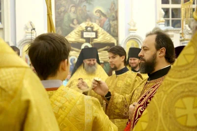 Одиннадцать архиереев молились в кафедральном соборе Ташкента за Божественной литургией