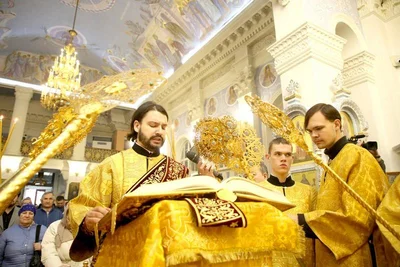 Одиннадцать архиереев молились в кафедральном соборе Ташкента за Божественной литургией
