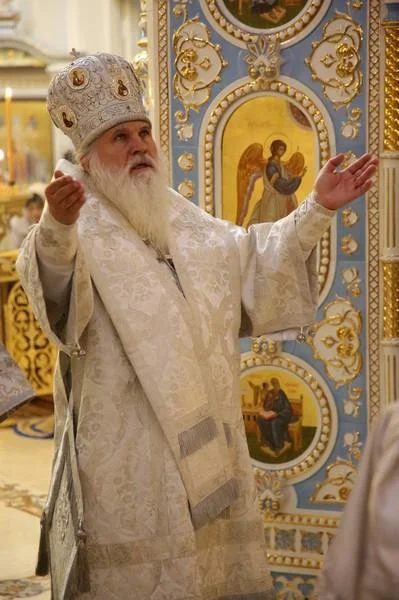 Сотни православных пришли в собор почтить память своих усопших сродников