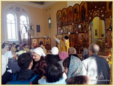 Дорогие братья и сестры, поздравляем Вас с Рождеством Христовым!