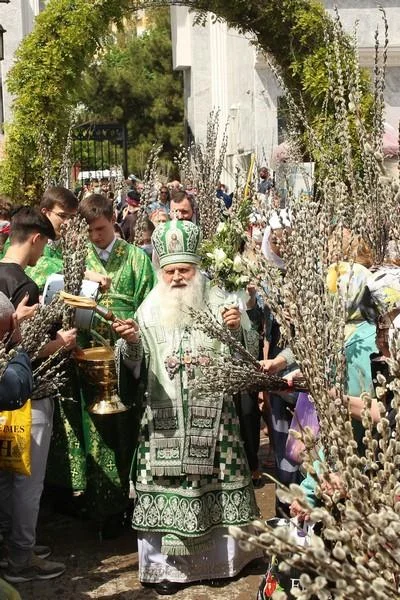 В праздник Входа Господня в Иерусалим митрополит Викентий освятил вербы