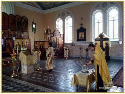 Дорогие братья и сестры, поздравляем Вас с Рождеством Христовым!