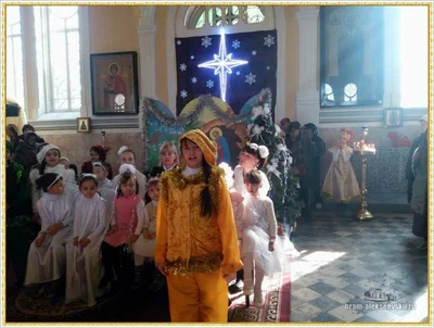 Дорогие братья и сестры, поздравляем Вас с Рождеством Христовым!