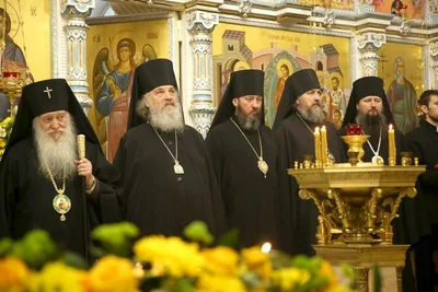 Одиннадцать архиереев молились в кафедральном соборе Ташкента за Божественной литургией