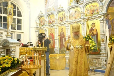 Одиннадцать архиереев молились в кафедральном соборе Ташкента за Божественной литургией