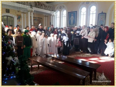 Дорогие братья и сестры, поздравляем Вас с Рождеством Христовым!