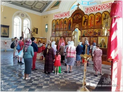 Радоница. Поделиться с нашими усопшими радостью Воскресения Христова.