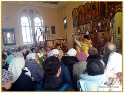 Дорогие братья и сестры, поздравляем Вас с Рождеством Христовым!