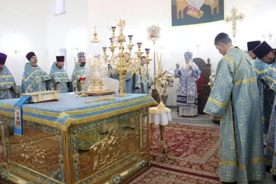 Митрополит Викентий совершил Божественную литургию во Владимирском соборе Бишкека