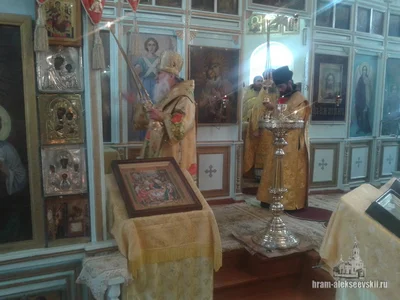 Митрополит Викентий вручил награду старейшему священнику самаркандского благочиния