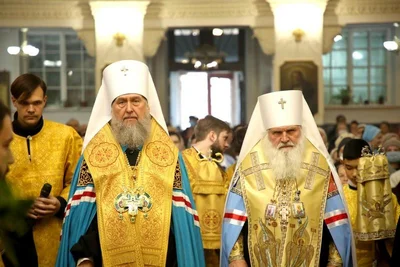 Одиннадцать архиереев молились в кафедральном соборе Ташкента за Божественной литургией