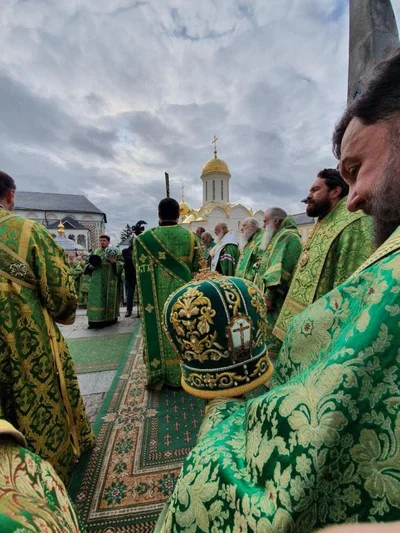Митрополит Ташкентский и Узбекистанский Викентий сослужил Святейшему Патриарху Московскому и всея Руси Кириллу в молебне перед чтимой иконой преподобного Сергия Радонежского