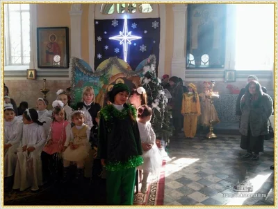 Дорогие братья и сестры, поздравляем Вас с Рождеством Христовым!