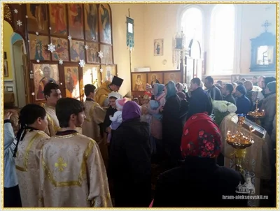 Дорогие братья и сестры, поздравляем Вас с Рождеством Христовым!
