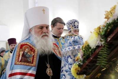 Митрополит Викентий совершил Божественную литургию во Владимирском соборе Бишкека