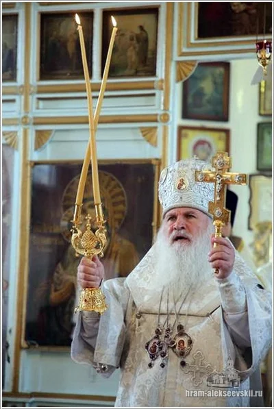 В Самарканде митрополит Викентий совершил Литургию, Таинство Крещения и освятил купол для Свято-Георгиевского храма