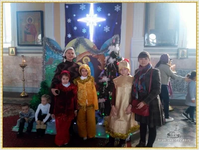 Дорогие братья и сестры, поздравляем Вас с Рождеством Христовым!