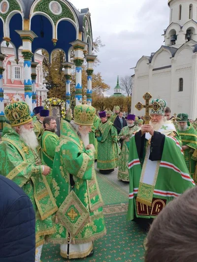 Митрополит Ташкентский и Узбекистанский Викентий сослужил Святейшему Патриарху Московскому и всея Руси Кириллу в молебне перед чтимой иконой преподобного Сергия Радонежского