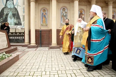 Одиннадцать архиереев молились в кафедральном соборе Ташкента за Божественной литургией