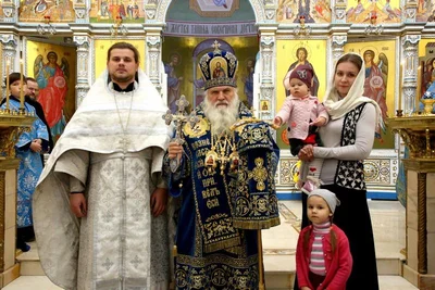 В праздник Введения во храм Пресвятой Богородицы митрополит Викентий совершил пресвитерскую и диаконскую хиротонии