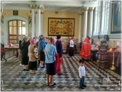 Радоница. Поделиться с нашими усопшими радостью Воскресения Христова.