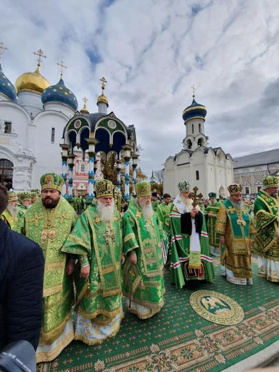 Митрополит Ташкентский и Узбекистанский Викентий сослужил Святейшему Патриарху Московскому и всея Руси Кириллу в молебне перед чтимой иконой преподобного Сергия Радонежского