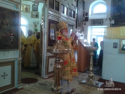 Митрополит Викентий вручил награду старейшему священнику самаркандского благочиния