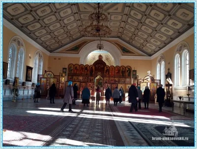 Русская православная церковь отмечает праздник Введения во храм Пресвятой Богородицы