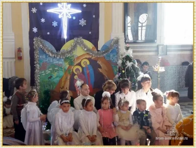 Дорогие братья и сестры, поздравляем Вас с Рождеством Христовым!